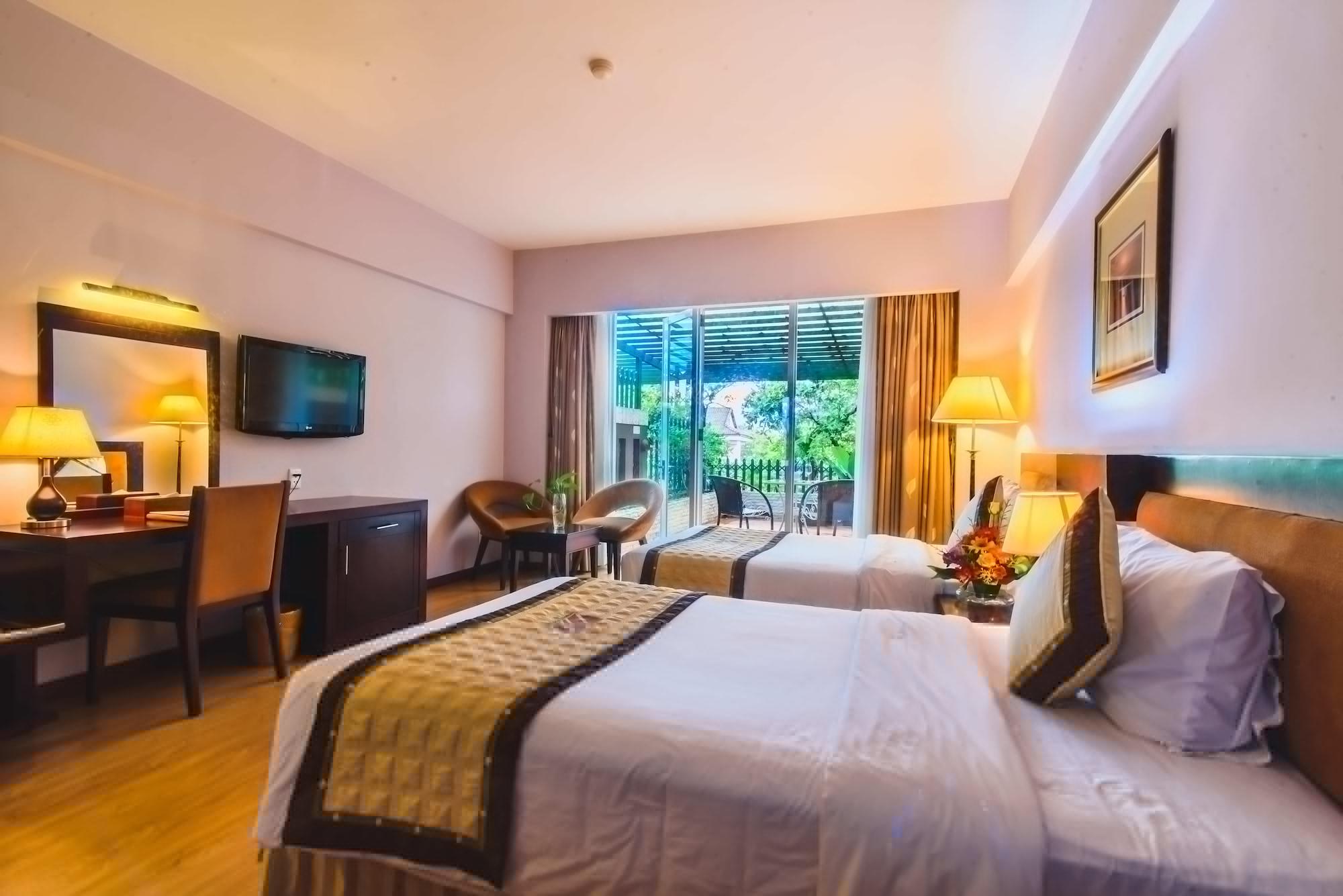 Mondial Hotel Hue Exterior photo