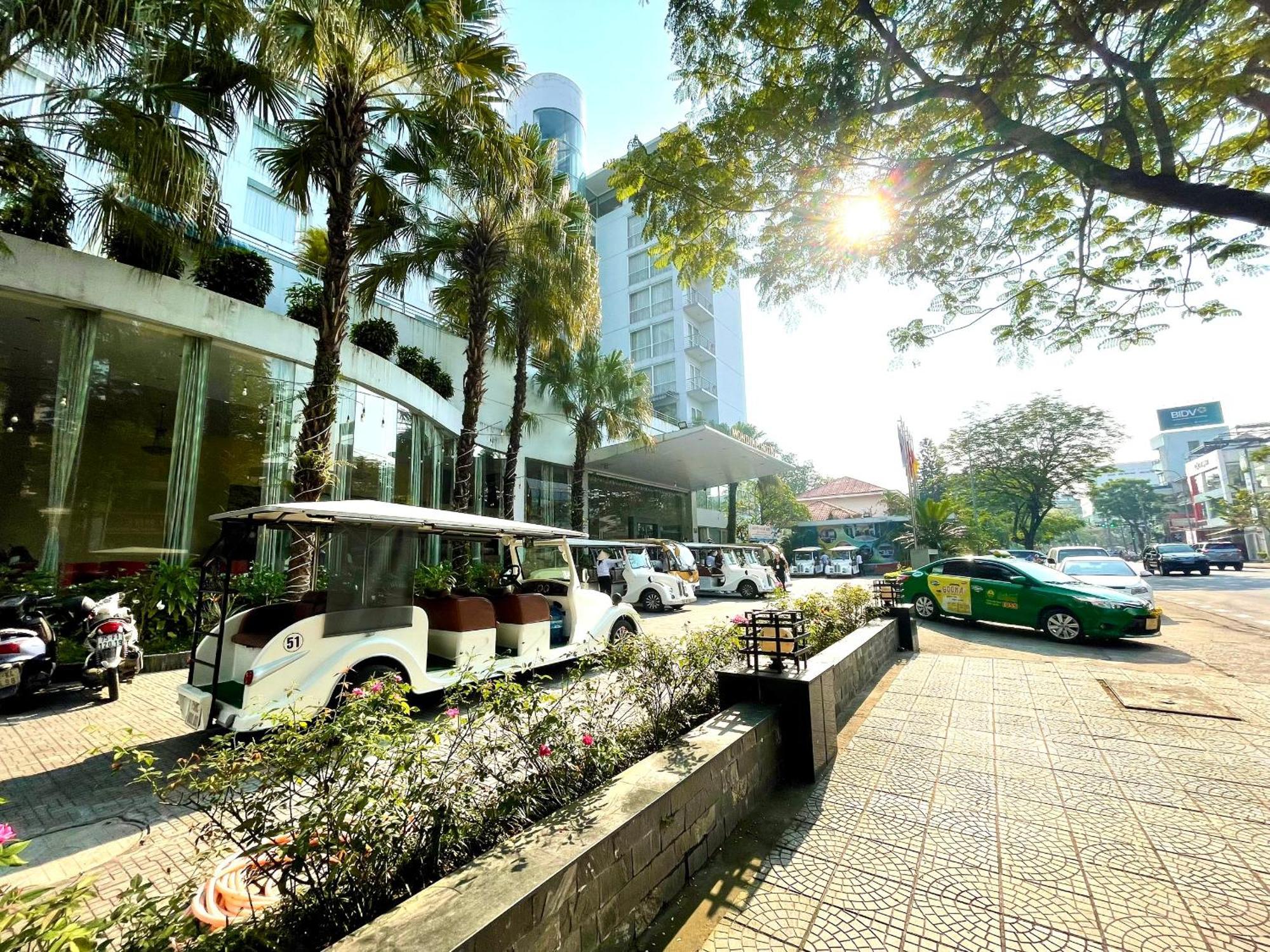 Mondial Hotel Hue Exterior photo